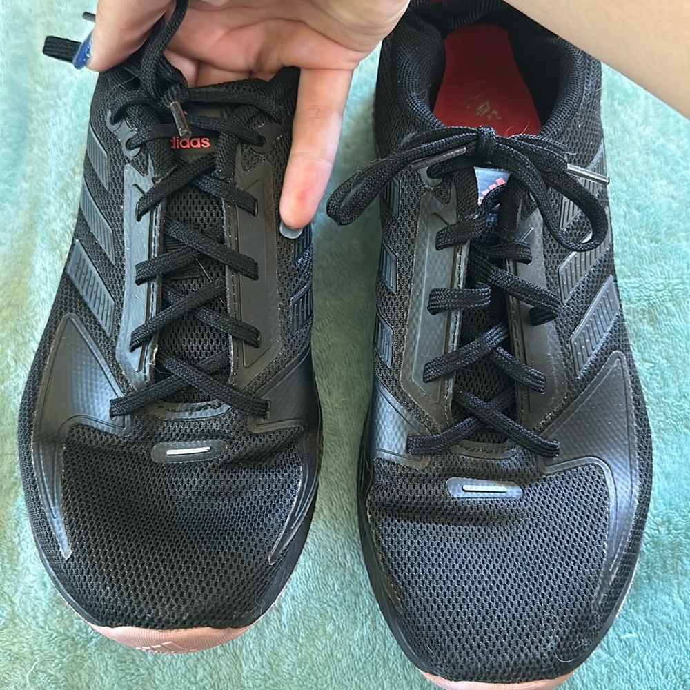 Adidas tennis shoes USA 9